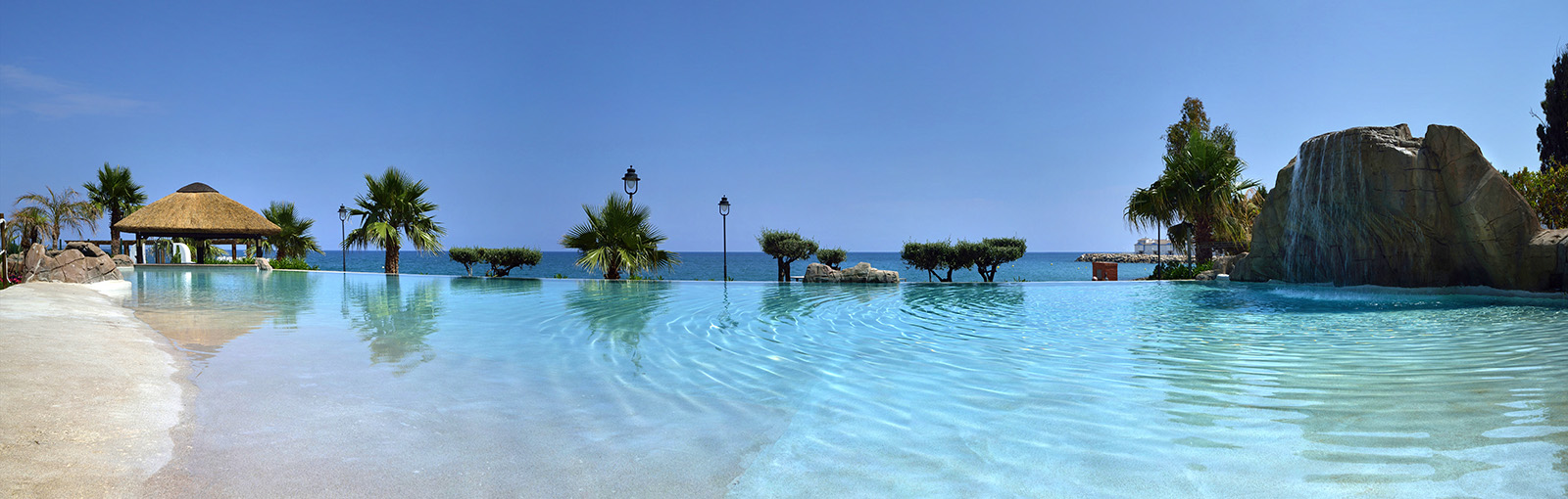 gran-hotel-las-fuentes-piscina